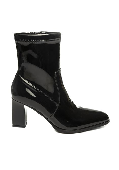t80 UMA PARKER NEW YORK | 639VERN-NERO